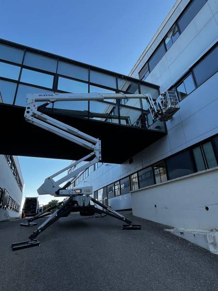 nacelle-araignee-installation-volets-roulants-pertuis