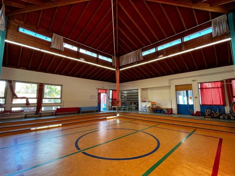 pose-rideaux-salle-activite-ecole-maternelle
